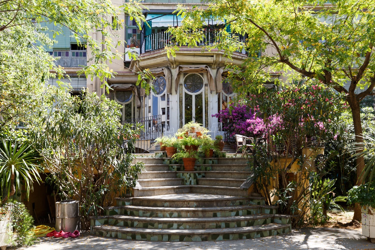 Cases Ramos en Barcelona de Jaume Torres i Grau en la serie Killing Eve y en alquiler en Airbnb 