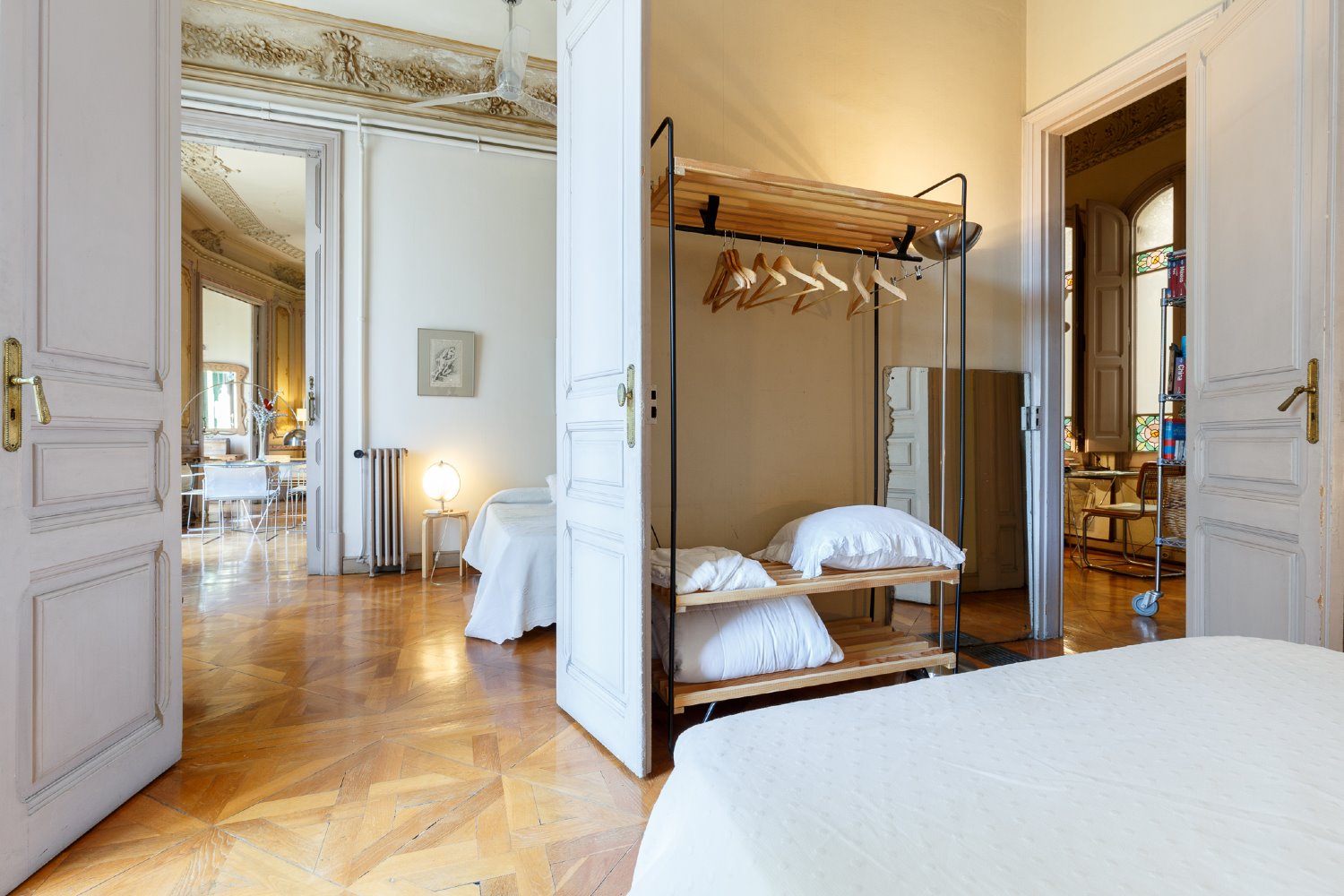 Cases Ramos en Barcelona de Jaume Torres i Grau en la serie Killing Eve y en alquiler en Airbnb 