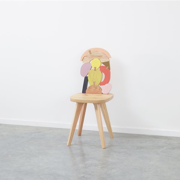 Donna Wilson pone color al verano con una colección de sillas esculturales