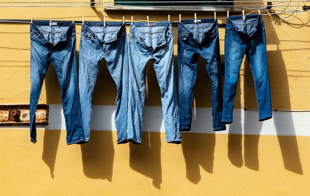 Vaqueros tendidos al sol