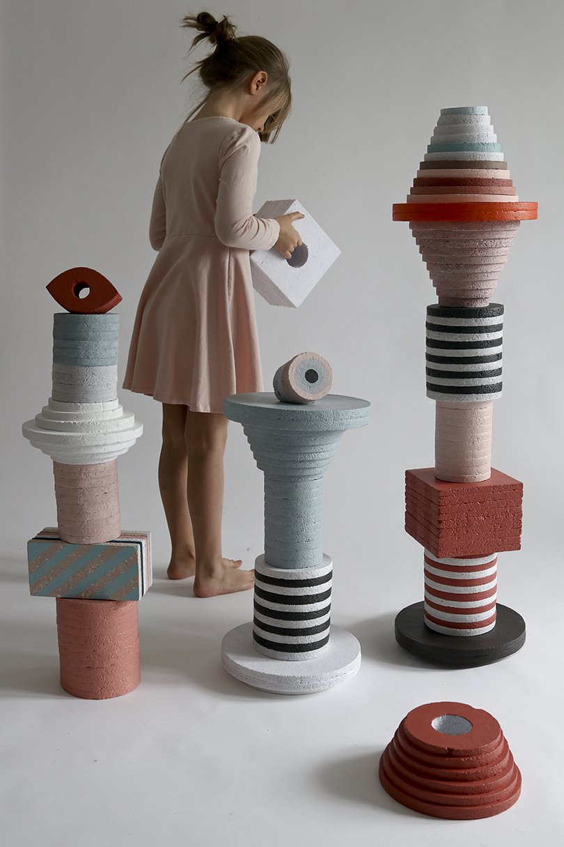 Los escultóricos TOTems se inspiran en la obra del italiano Ettore Sottssas. 