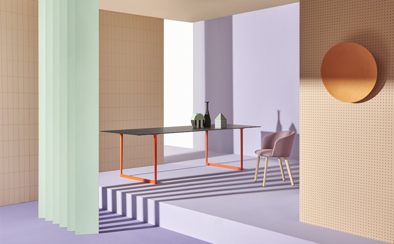 La mesa Toa de Robin Rizzoli para Pedrali combina una estética industrial con su carácter decorativo. Una pieza con una presencia fuerte, pero ligera al mismo tiempo. 