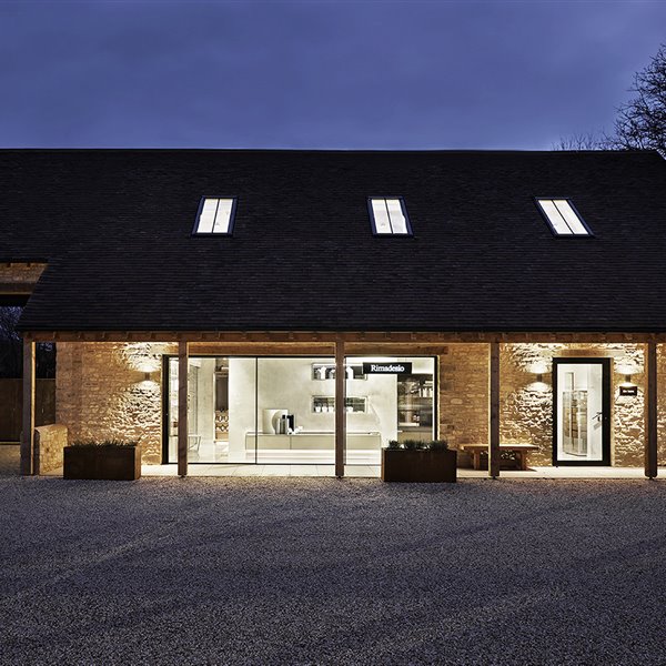 Una antigua granja acoge el nuevo showroom de Rimadesio en Oxford