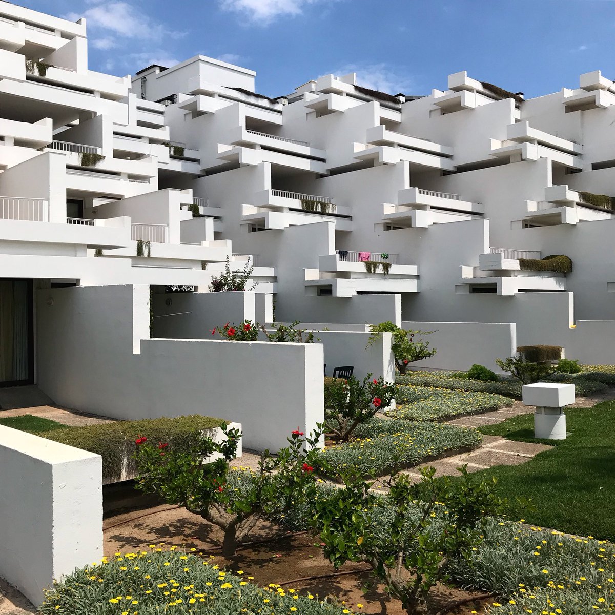 Ciudad Blanca, de Francisco Javier Sáenz de Oíza (Alcudia Mallorca)