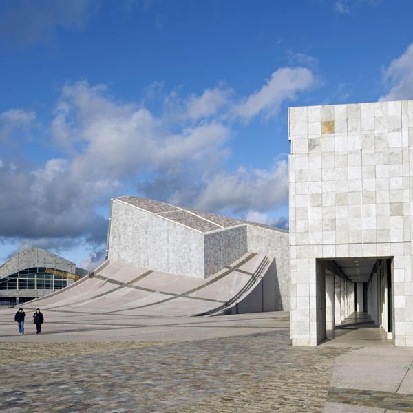8 Cidade da Cultura, de Peter Eisenman (Santiago de Compostela, Galicia)