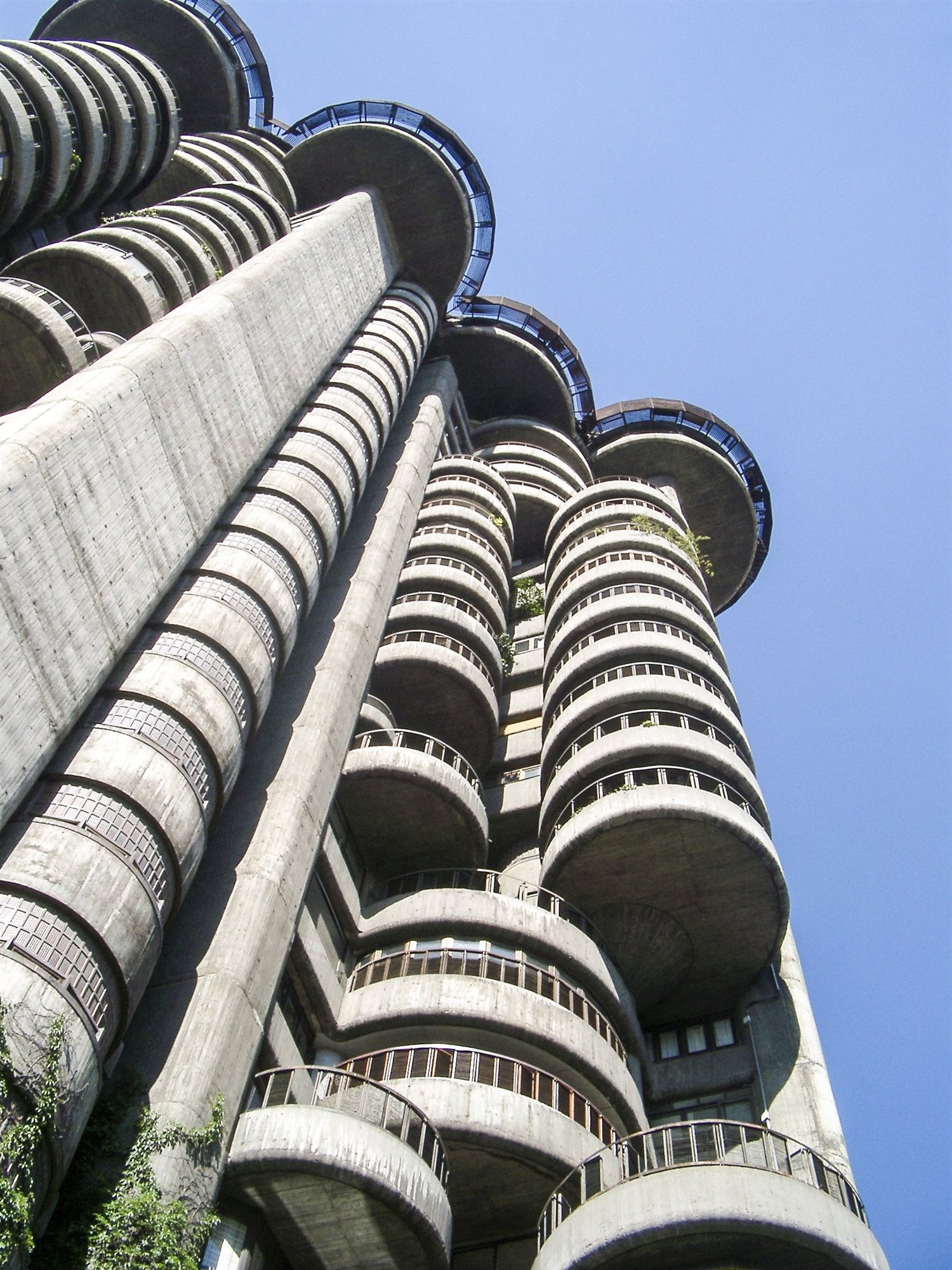 Torres Blancas, de Francisco Javier Sáenz de Oiza (Madrid)