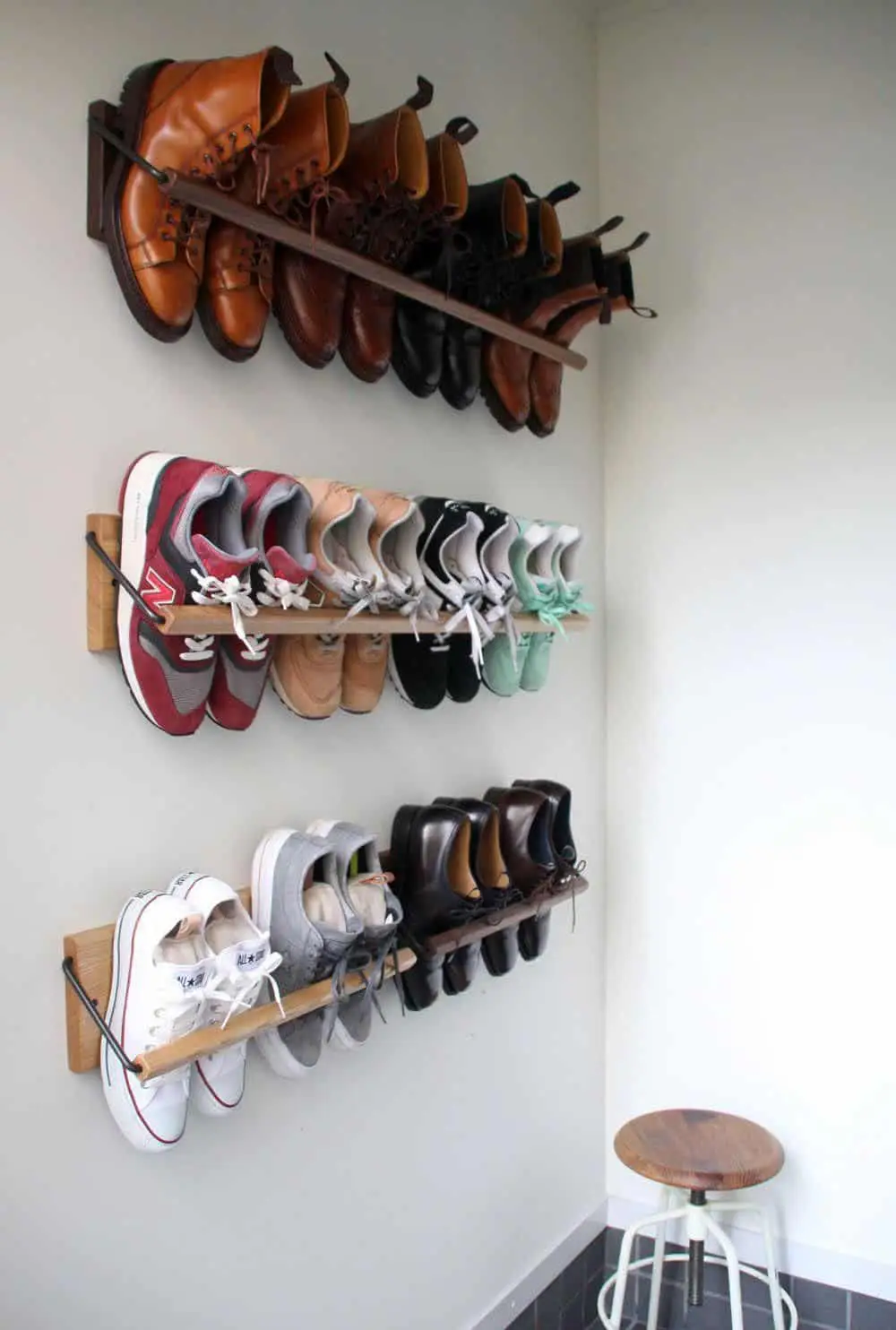 zapatero en la pared