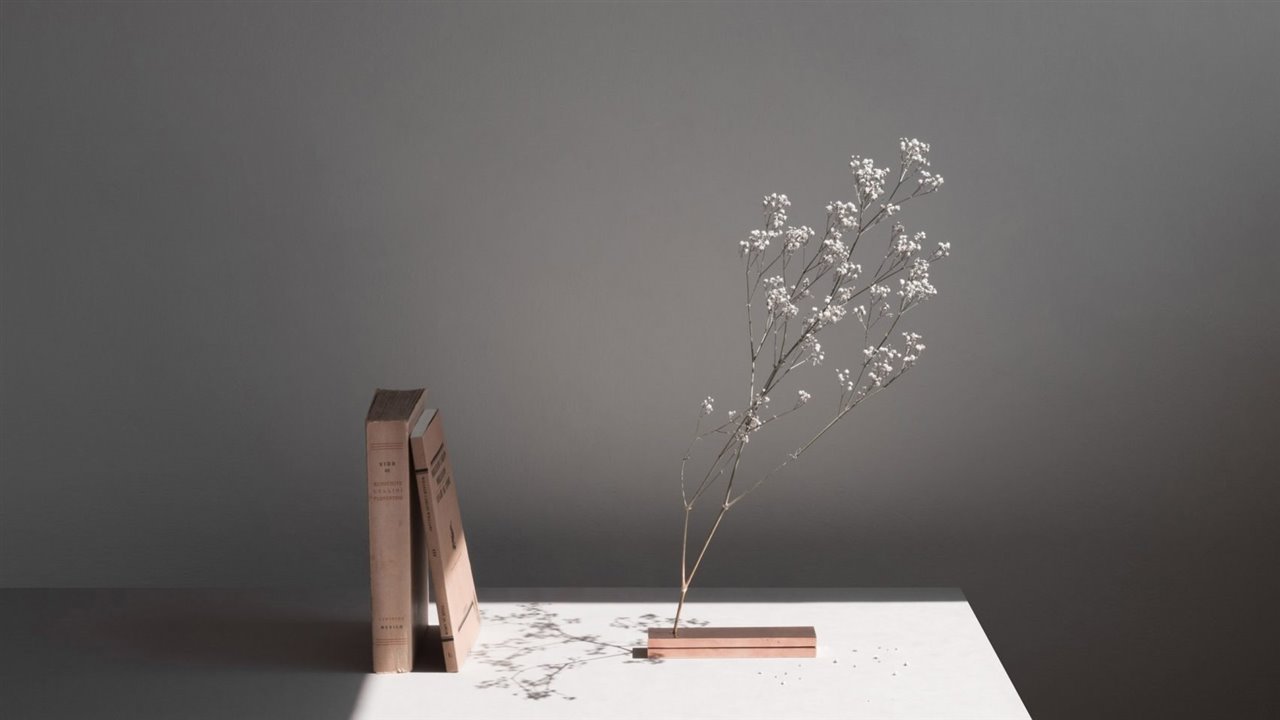 Cada modelo de No Vase dispone de dos piezas de metal que encajan perfectamente. 