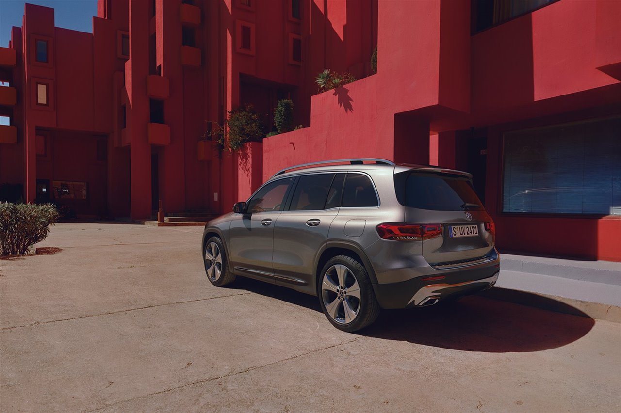 Robusto, deportivo y con siete plazas: el Mercedes Benz GLB ofrece una flexibilidad absoluta para disfrutar de esta ruta solo, en familia o con hasta siete amigos.