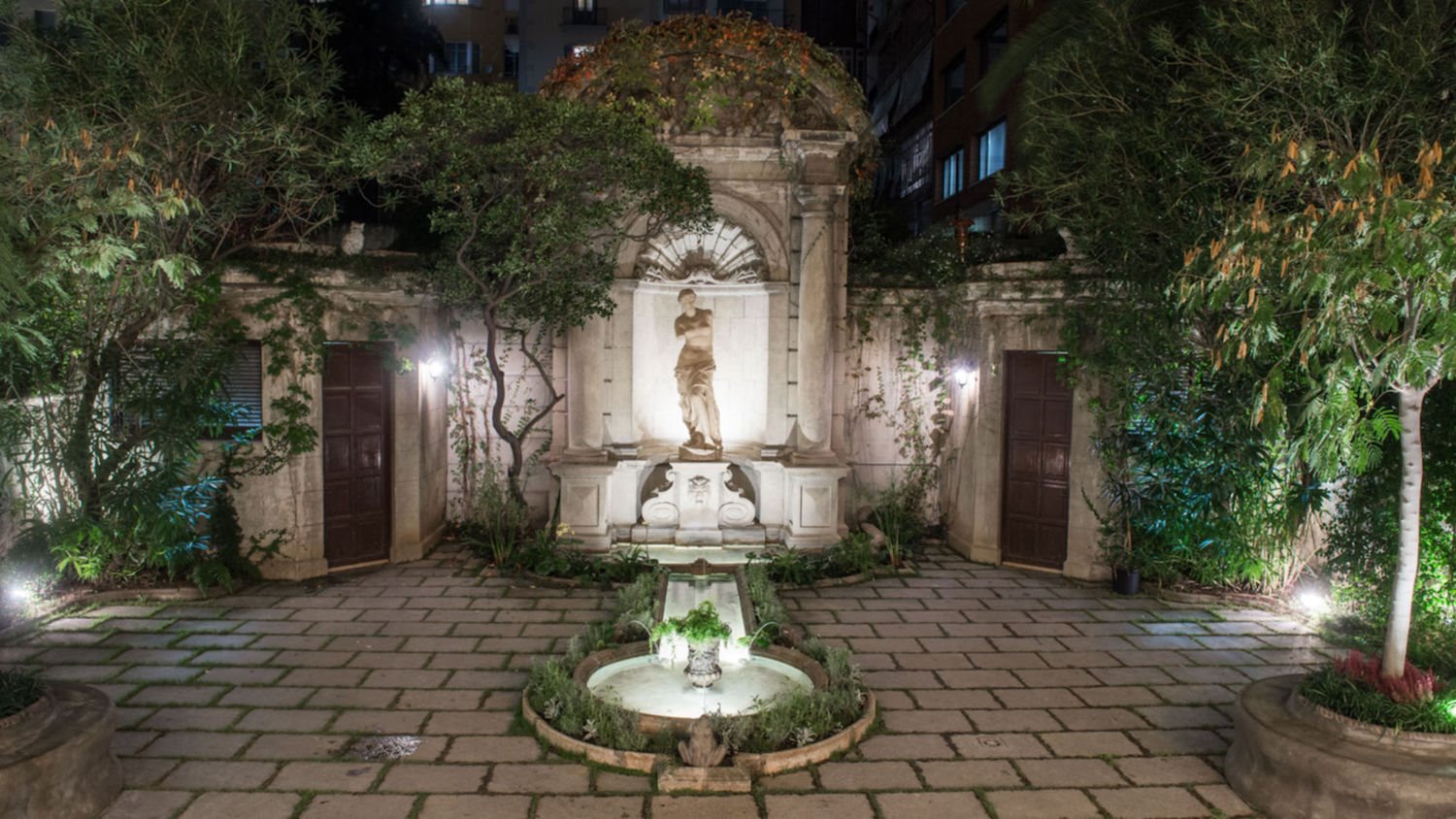 Jardin de noche del restaurante Rilke Barcelona
