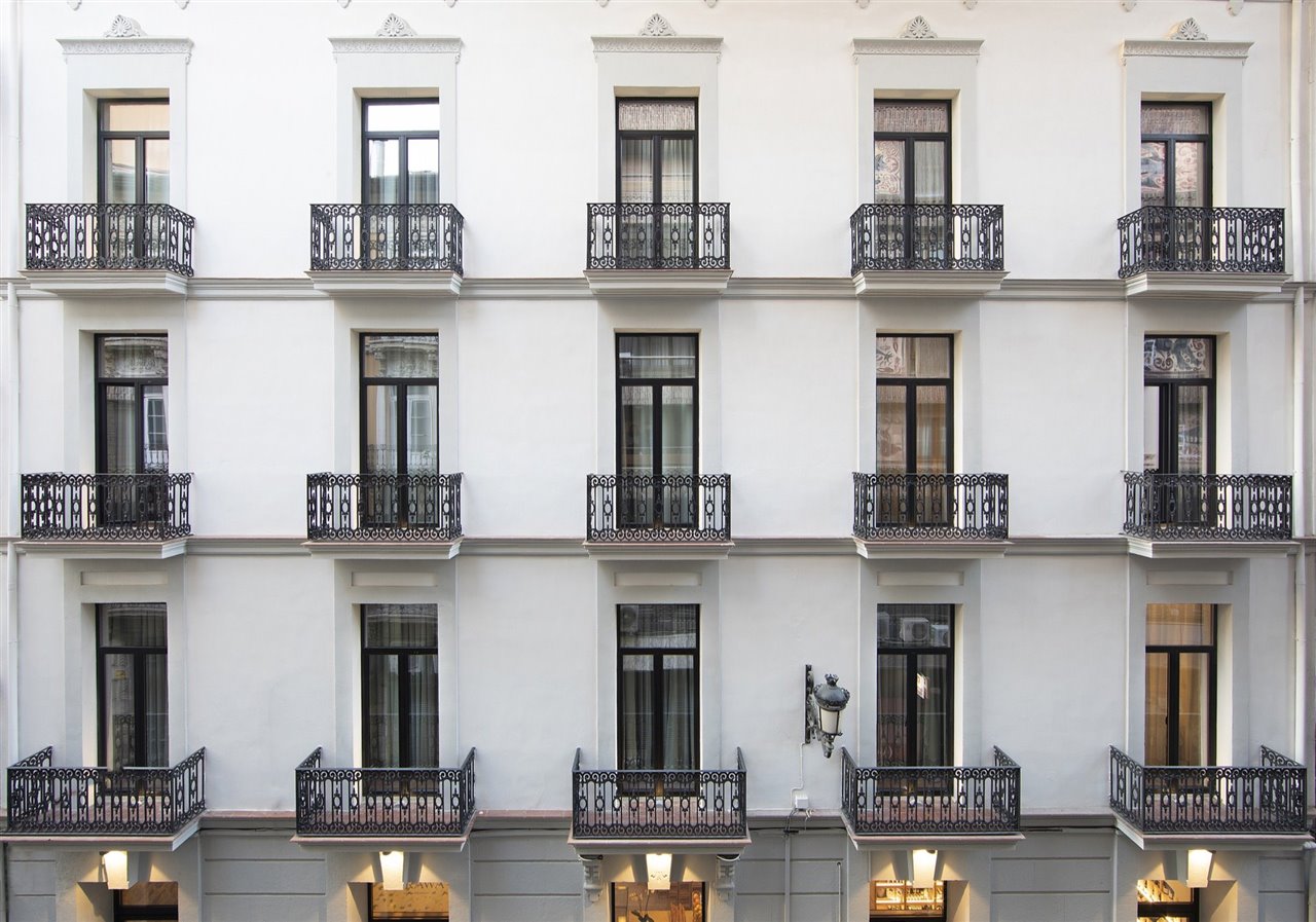 El edificio data de 1900 y está al lado de los edificios modernistas más bonitos de Alicante.
