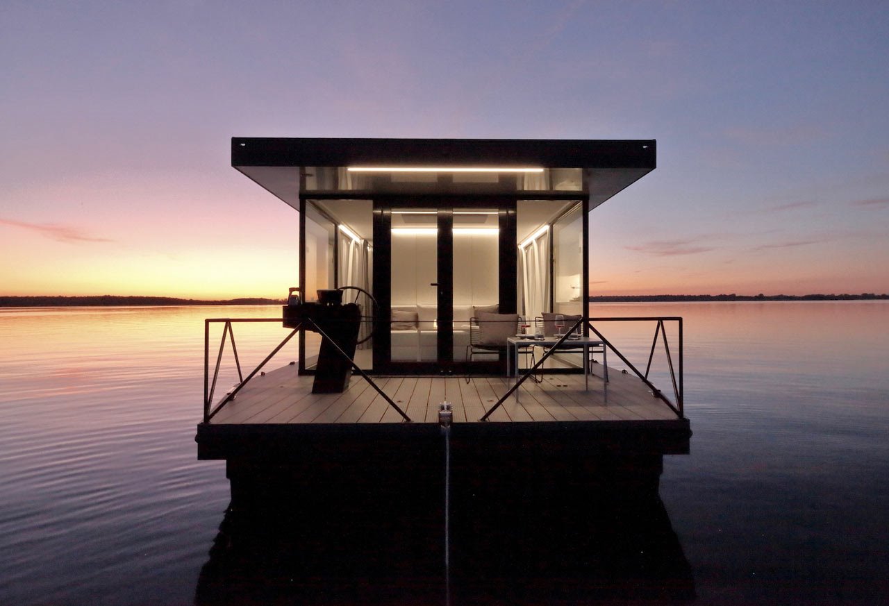 Apartamento lancha sobre el agua Loungeboat de Tanja Wunderlich-Finckh y Chris Finckh 