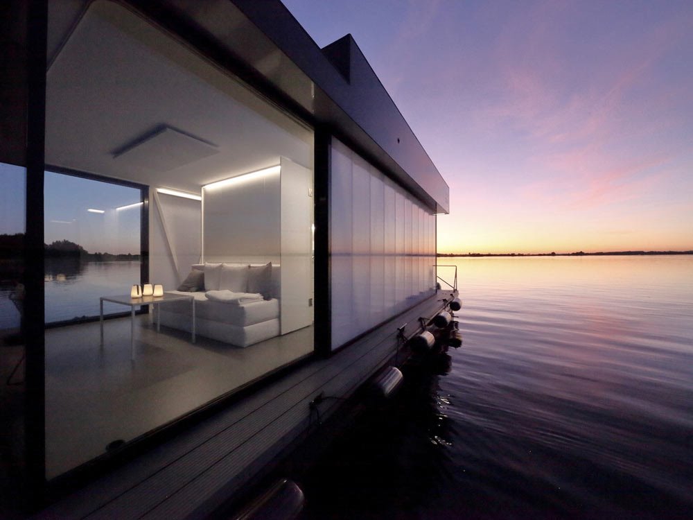 Apartamento lancha sobre el agua Loungeboat de Tanja Wunderlich-Finckh y Chris Finckh 