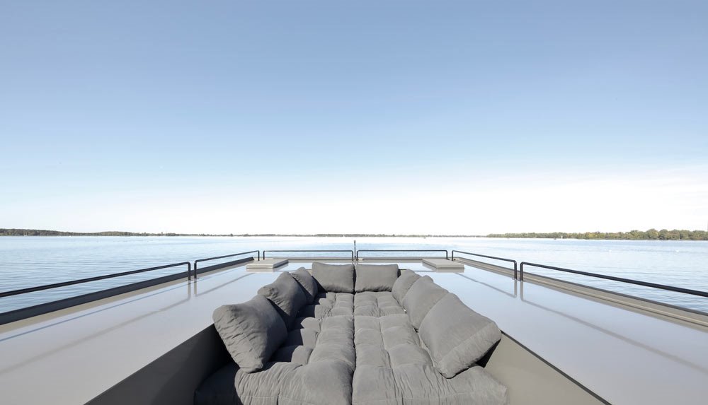 Apartamento lancha sobre el agua Loungeboat de Tanja Wunderlich-Finckh y Chris Finckh 