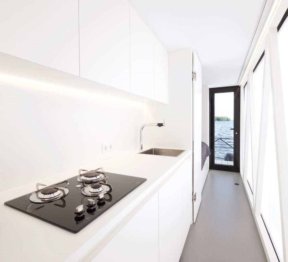 Apartamento lancha sobre el agua Loungeboat de Tanja Wunderlich-Finckh y Chris Finckh 