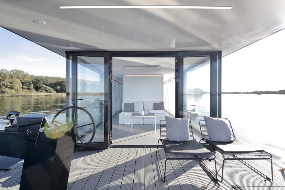 Apartamento lancha sobre el agua Loungeboat de Tanja Wunderlich-Finckh y Chris Finckh 