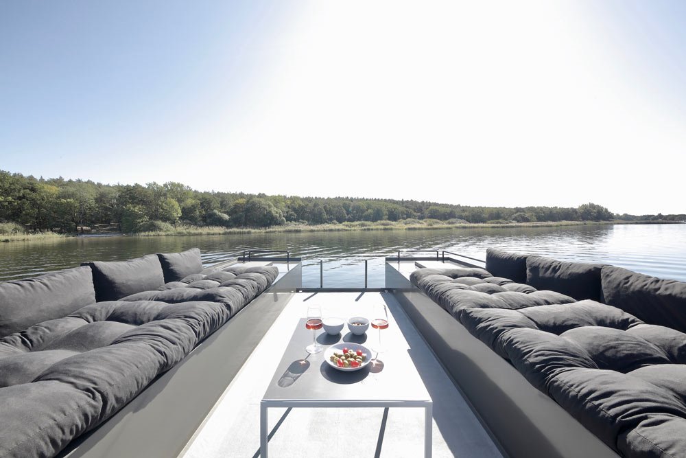 Apartamento lancha sobre el agua Loungeboat de Tanja Wunderlich-Finckh y Chris Finckh 