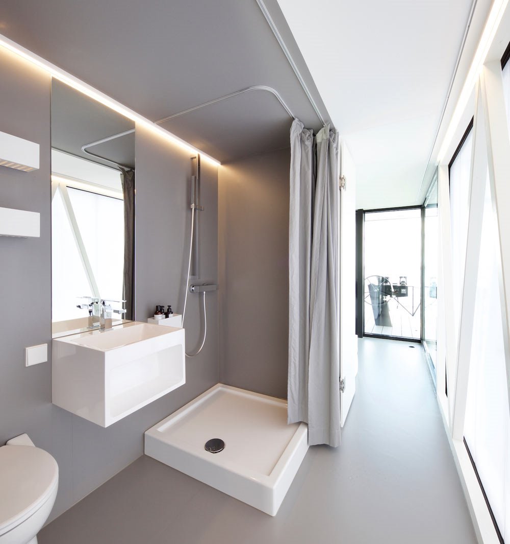 Apartamento lancha sobre el agua Loungeboat de Tanja Wunderlich-Finckh y Chris Finckh 