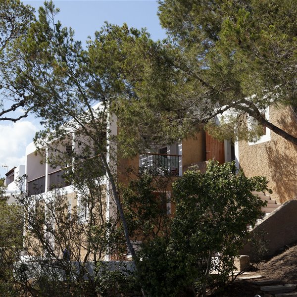 Casa diseñada por Josep Lluis Sert en Ibiza fachada
