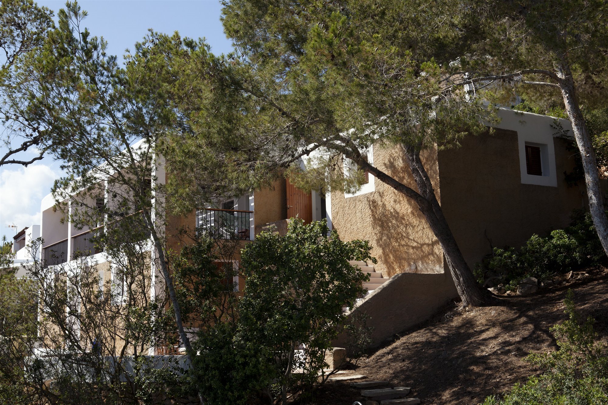 Casa diseñada por Josep Lluis Sert en Ibiza fachada