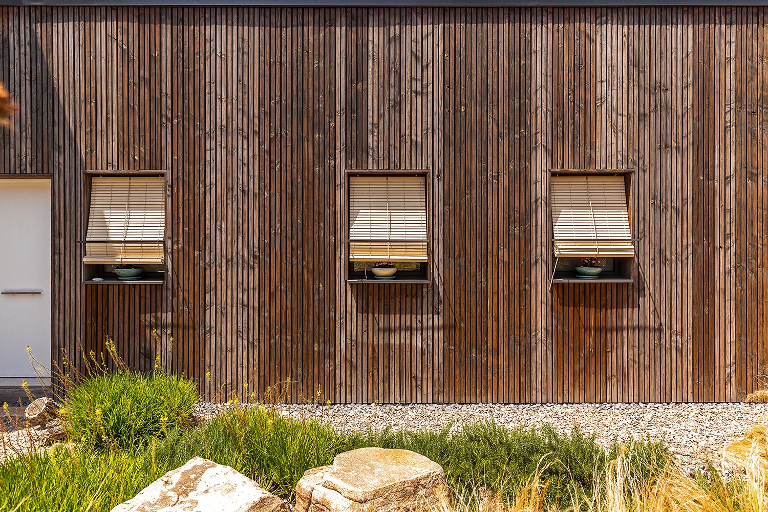 casa prefabricada papallones bud arquitectes fachada madera