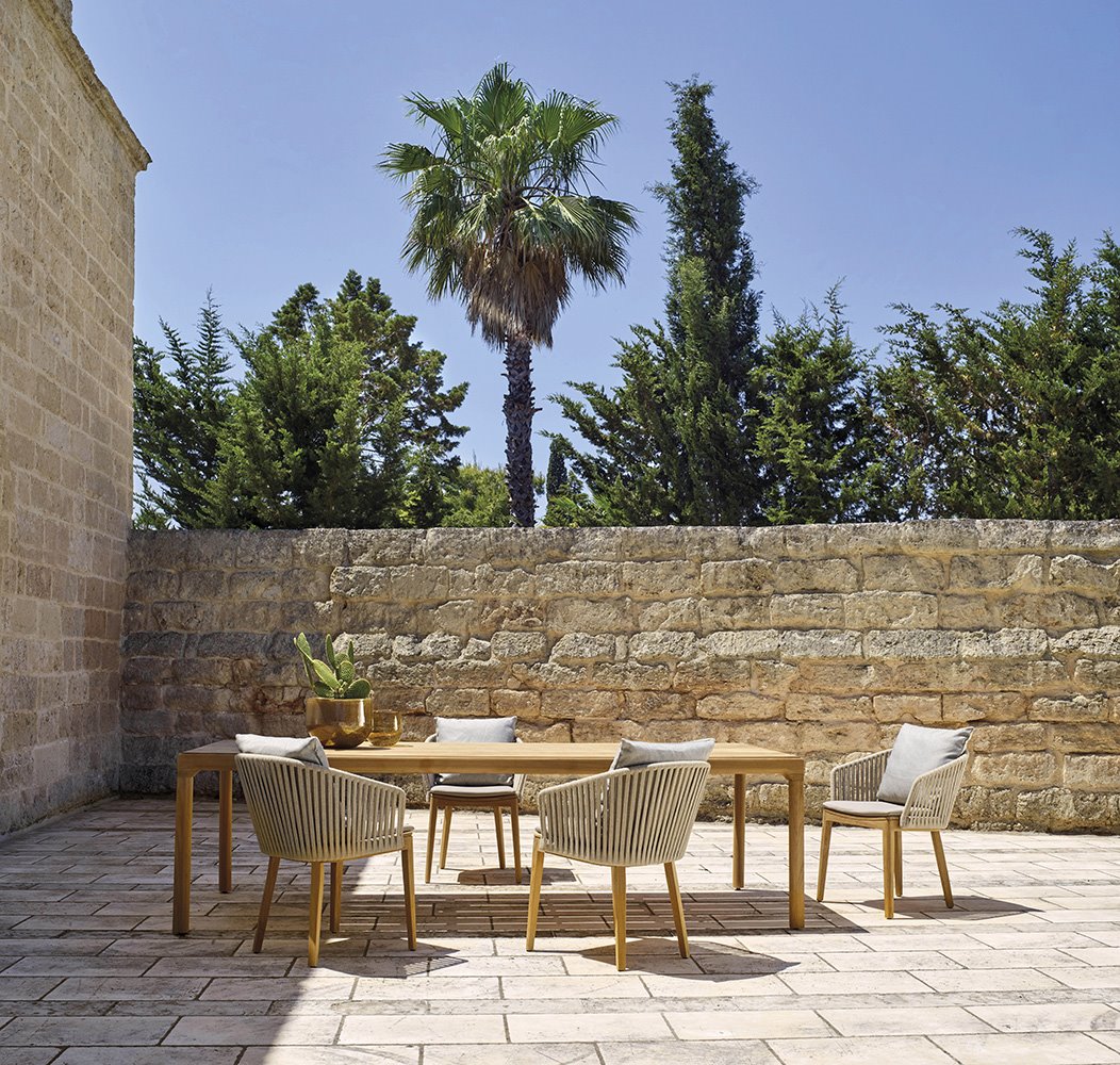 Mood armchairs linen Illum table teak teak top