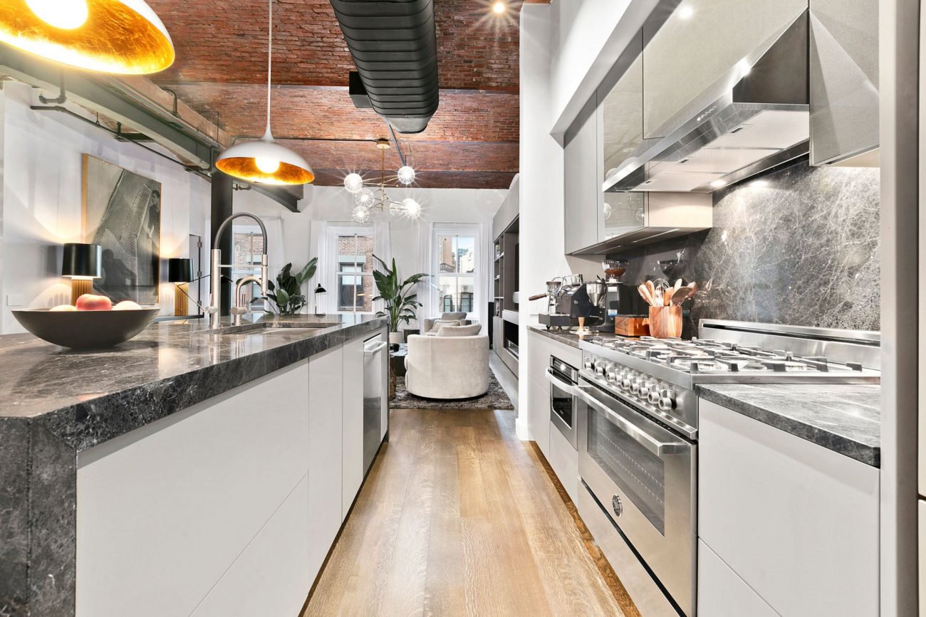 Cocina de estilo industrial de Bella Hadid