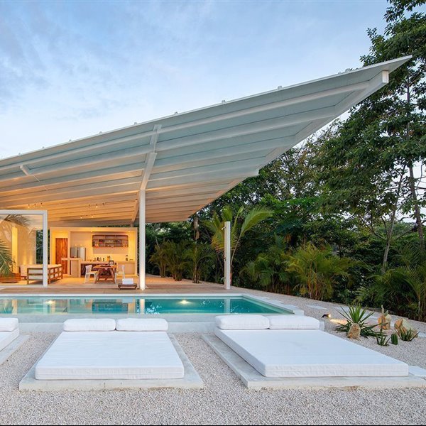 Casa prefabricada de color blanco en costa rica