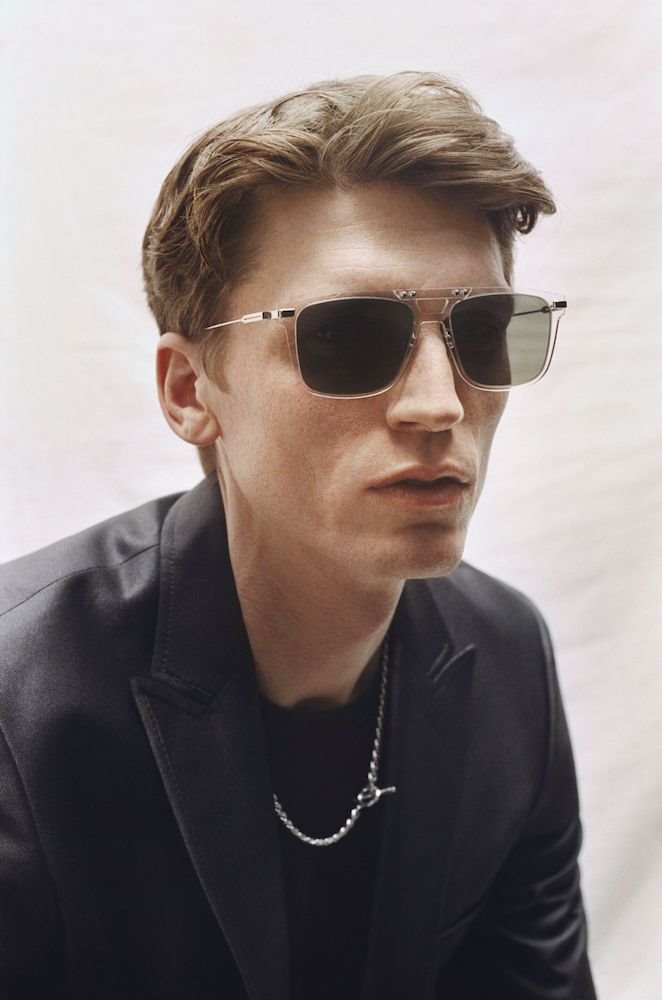 Las gafas están realizadas con materiales muy ligeros para que pesen muy poco y no resulten un estorbo durante el viaje. 