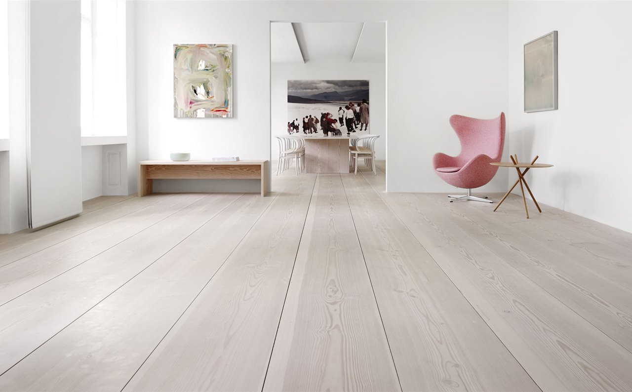 Los suelos de madera clara aportarán un toque de estilo nórdico a tu casa