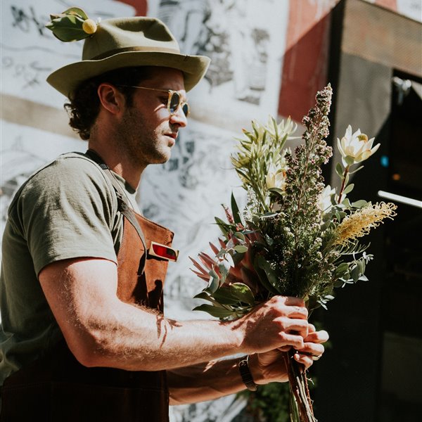De puertas adentro con… el florista Spencer Falls