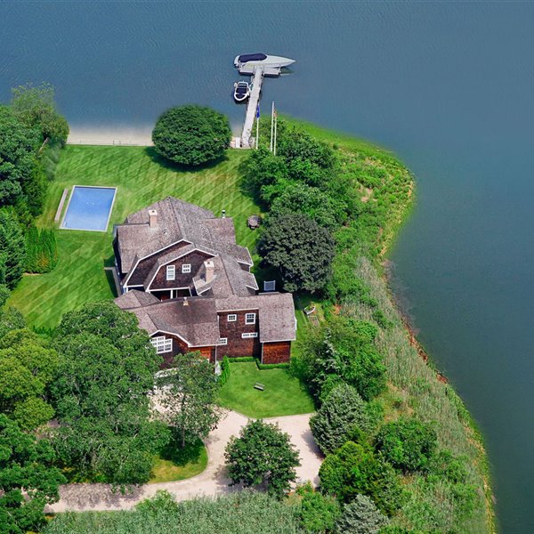 Vistas aereas de de la casa de Rihanna en los Hamptons