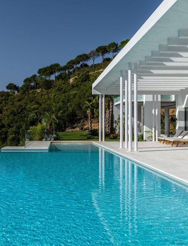 El lujo perfecto de estas dos casas en Marbella: bioclimáticas, sin emisiones y con un huerto impresionante 