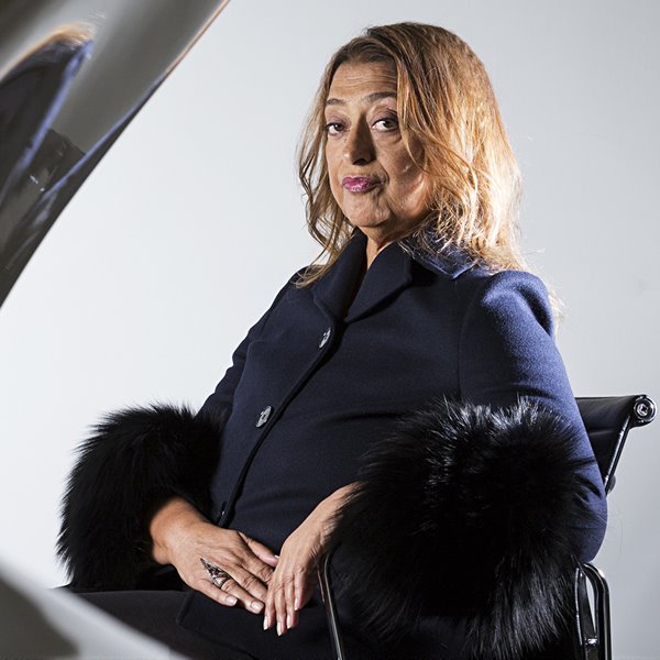 Zaha Hadid fundó su propio estudio en Londres en 1979, pero hasta 1994 no vio concluida su primera obra, la estación de bomberos del Campus Vitra.