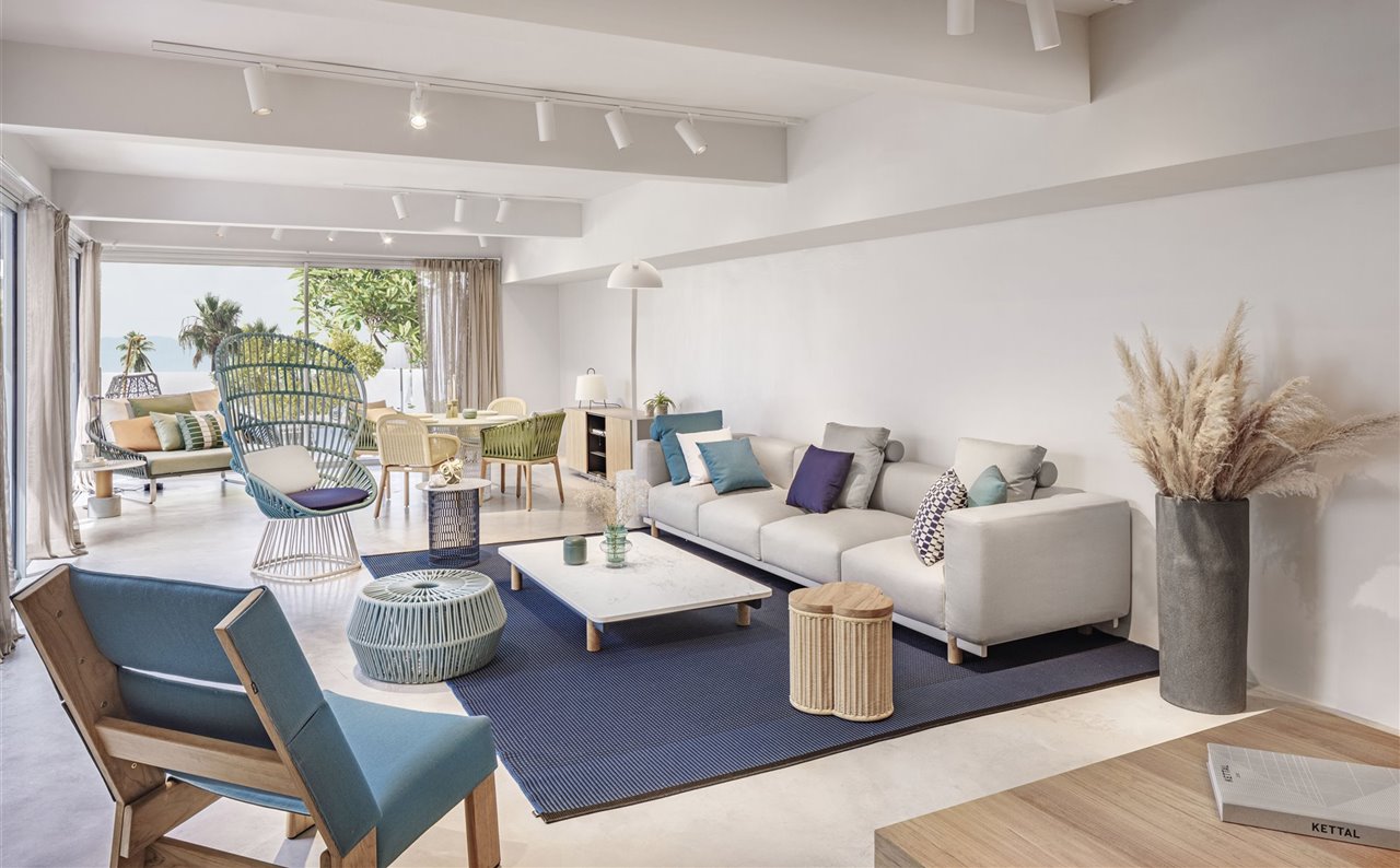El nuevo showrrom de Kettal en Casablanca consolida a la firma como una de las mejores del sector del mobiliario de exterior. En la imagen la butaca Band, de Patricia Urquiola, el sofá Molo, de Rodolfo Dordoni y el espectacular sillón Cala, de Doshi Levien