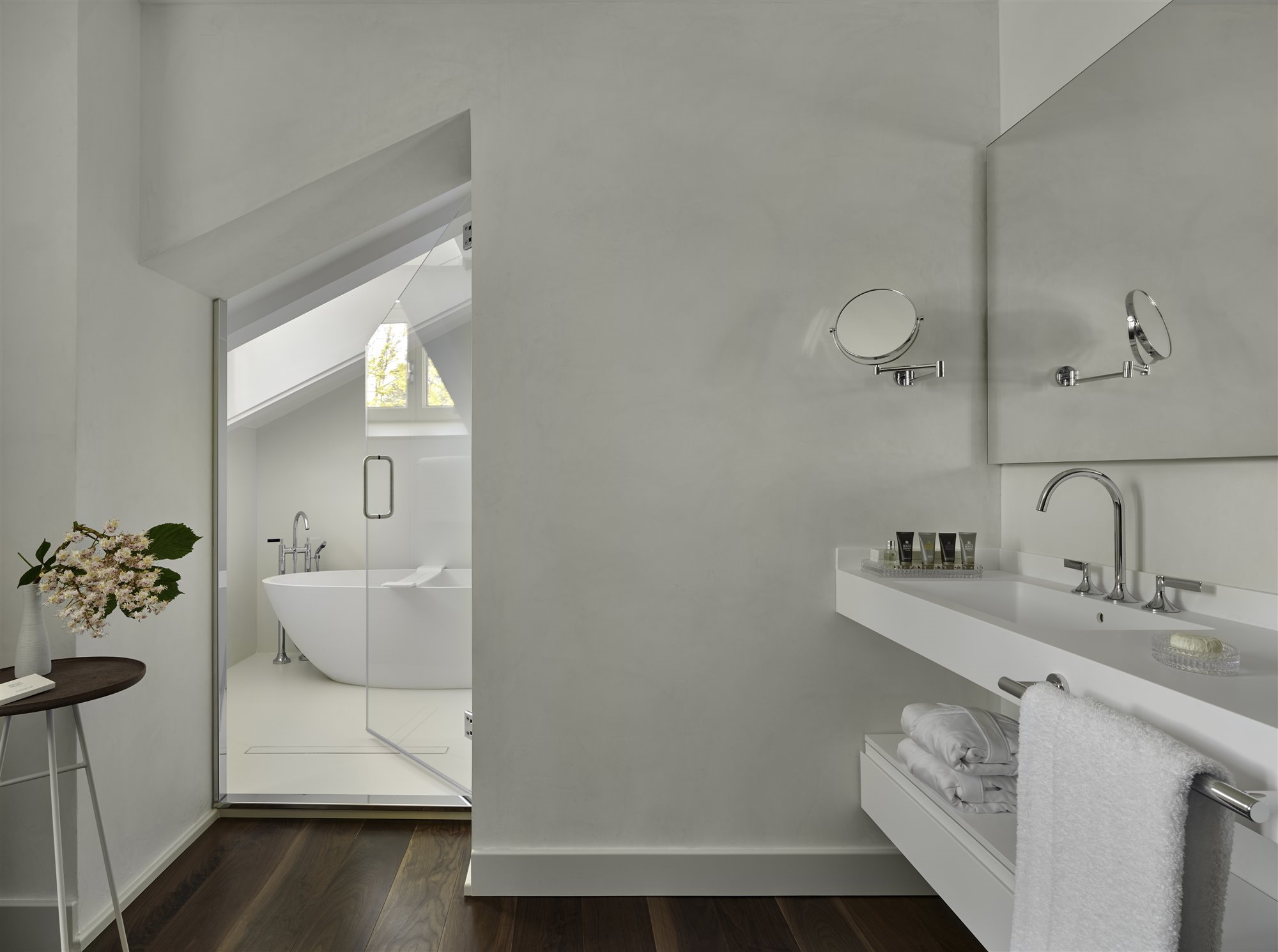 Hotel Torre del Remei baño en buhardila
