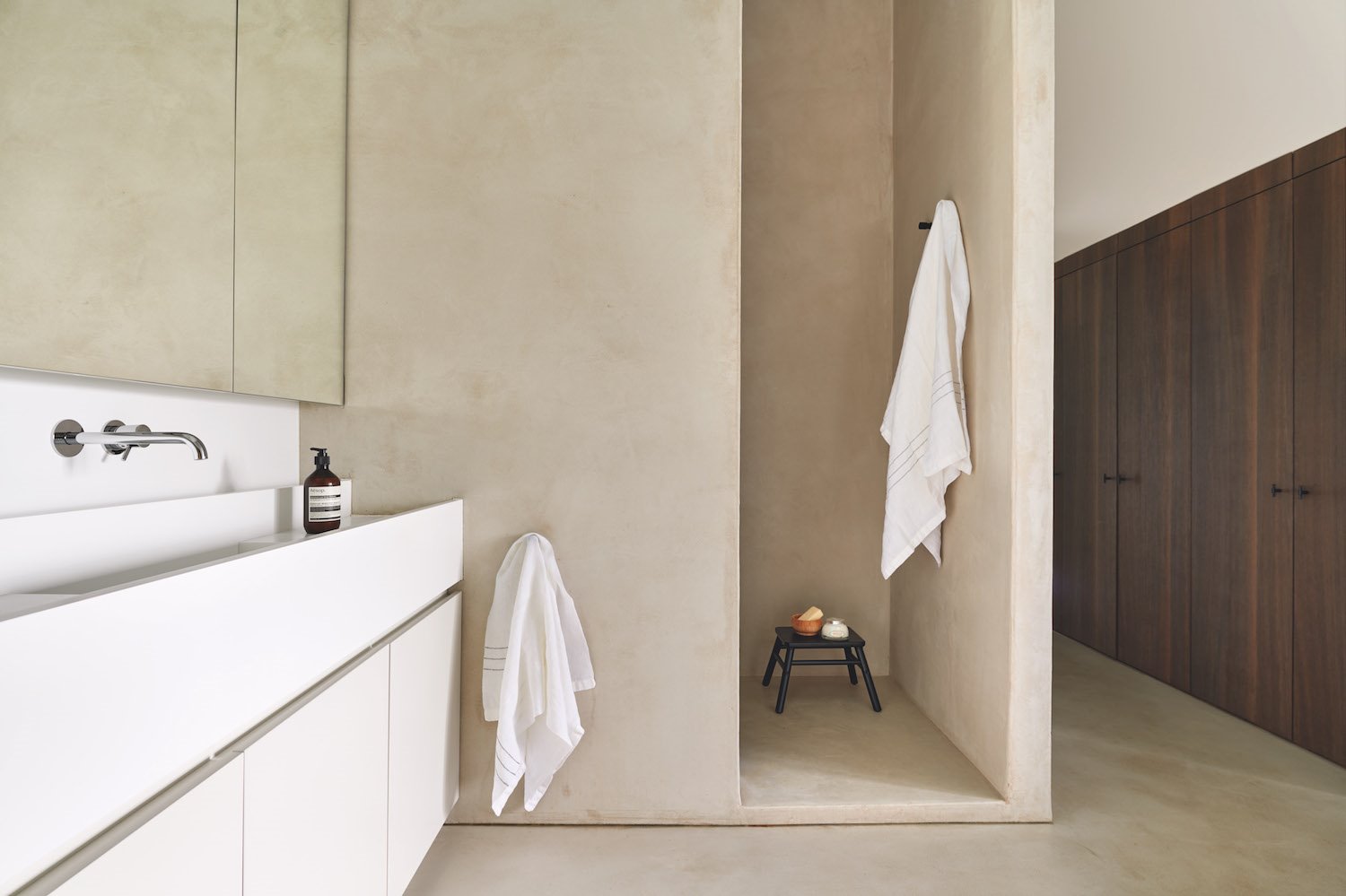 Baño de piedra pulida