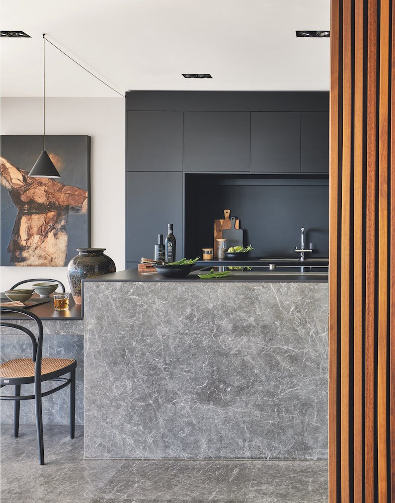 Cocina con acabados de piedra