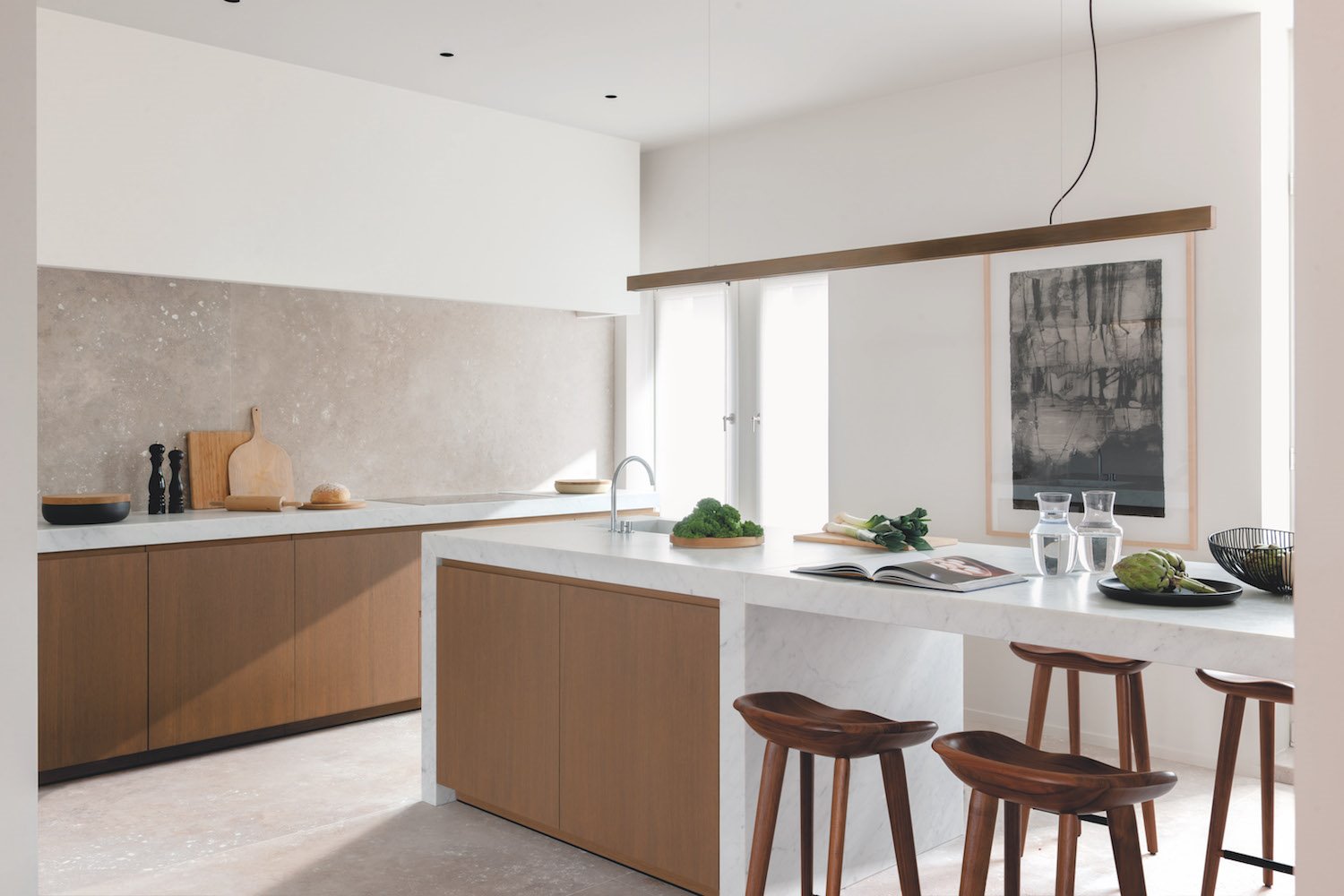 Cocina con frontales de madera isla