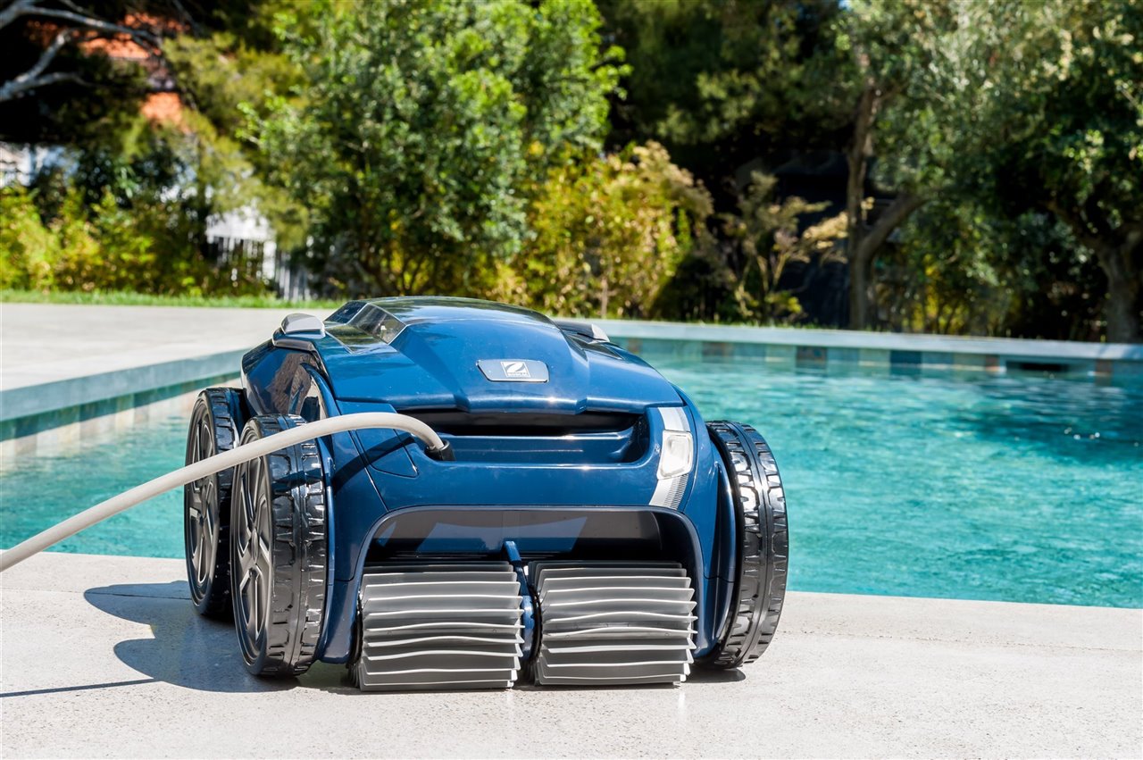 Los potentes rodillos del robot permiten que se desplace por las paredes y suelo de cualquier piscina sin importar el revestimiento