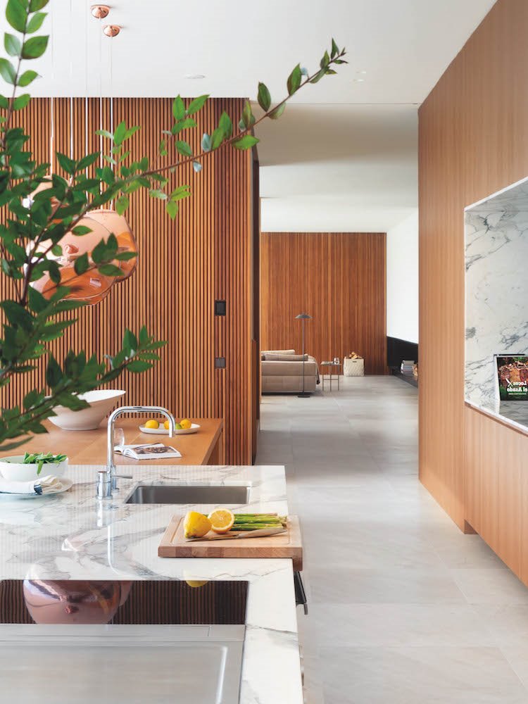 Cocina con paneles de madera