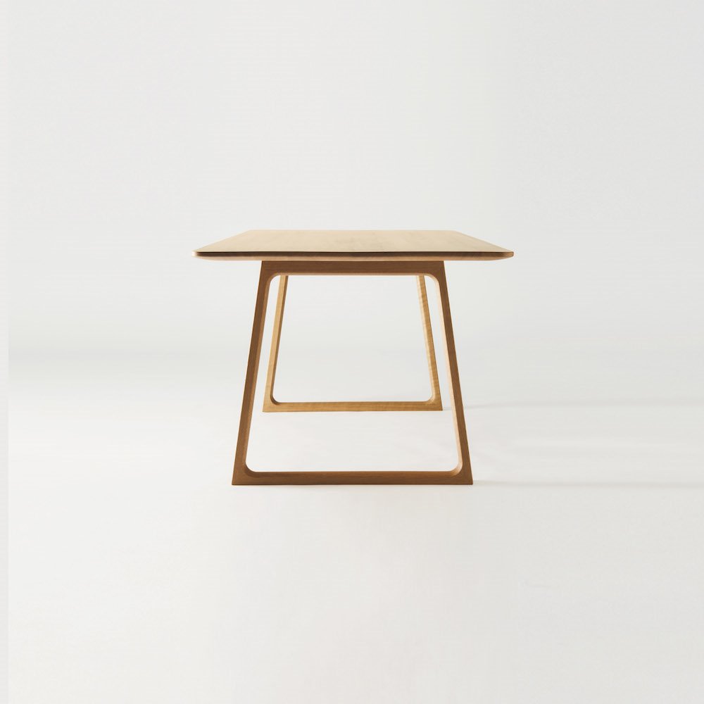 Mesa de madera diseño de Jasper Morrison para Hermes