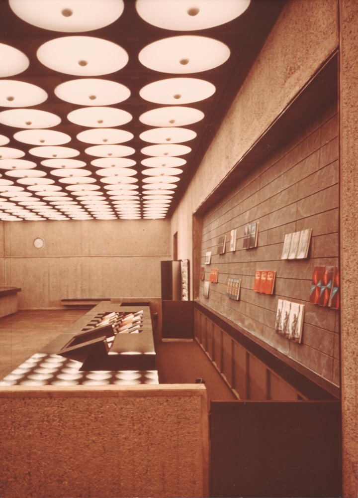 MET Nueva York edificio de Marcel Breuer libreria