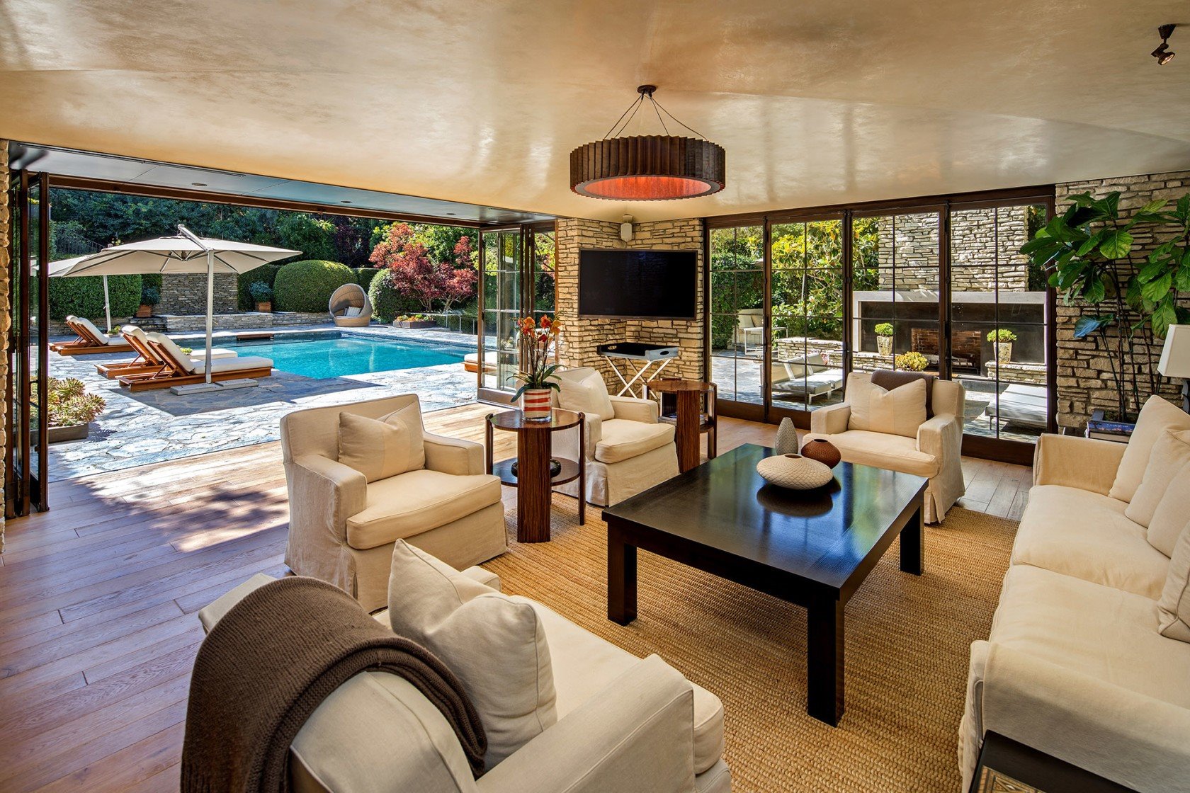 Estar abierto a la piscina casa brad pitt y jennifer aniston