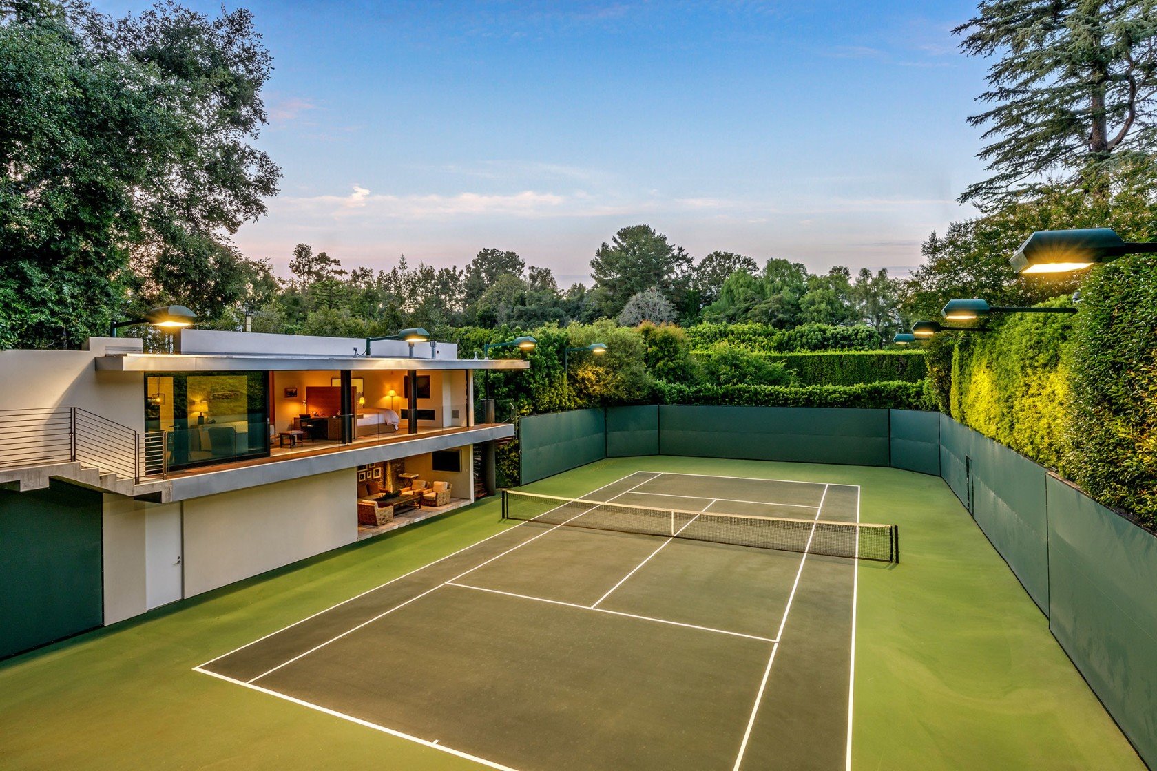 exterior pista privada de tenis casa brad pitt y jennifer aniston
