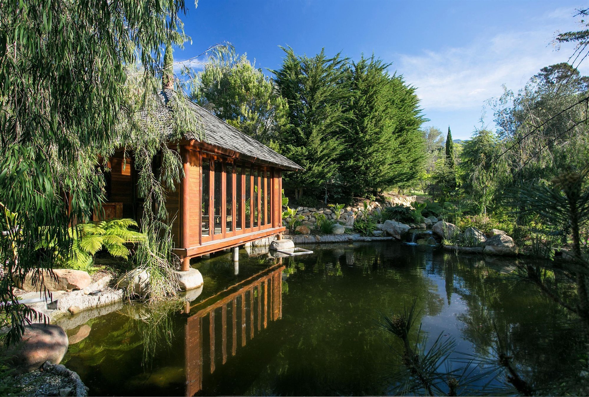 Pagoda con lago  de la casa en Montecito del principe Harry y Meghan Markle