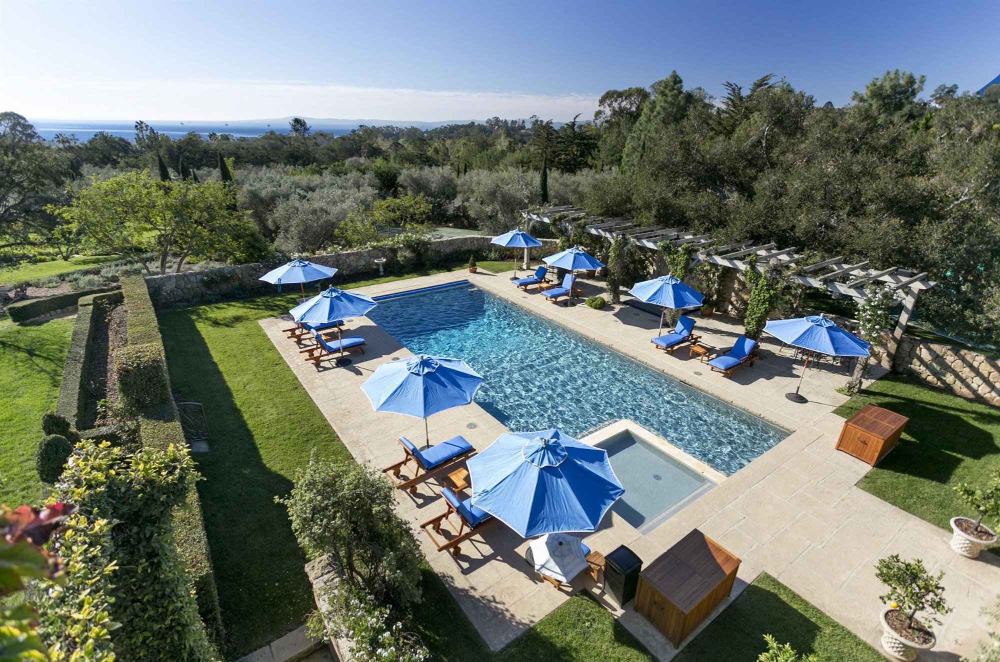 Piscina  de la casa en Montecito del principe Harry y Meghan Markle