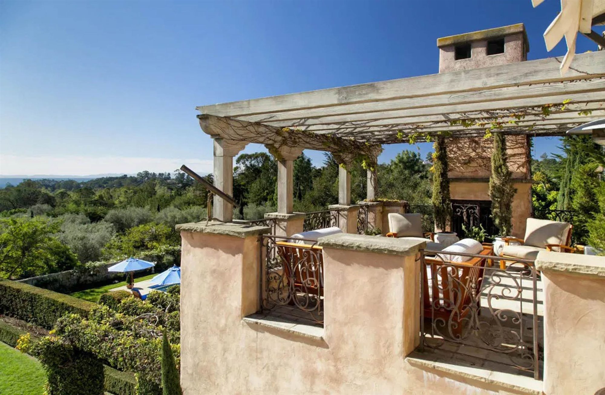 Porche  de la casa en Montecito del principe Harry y Meghan Markle