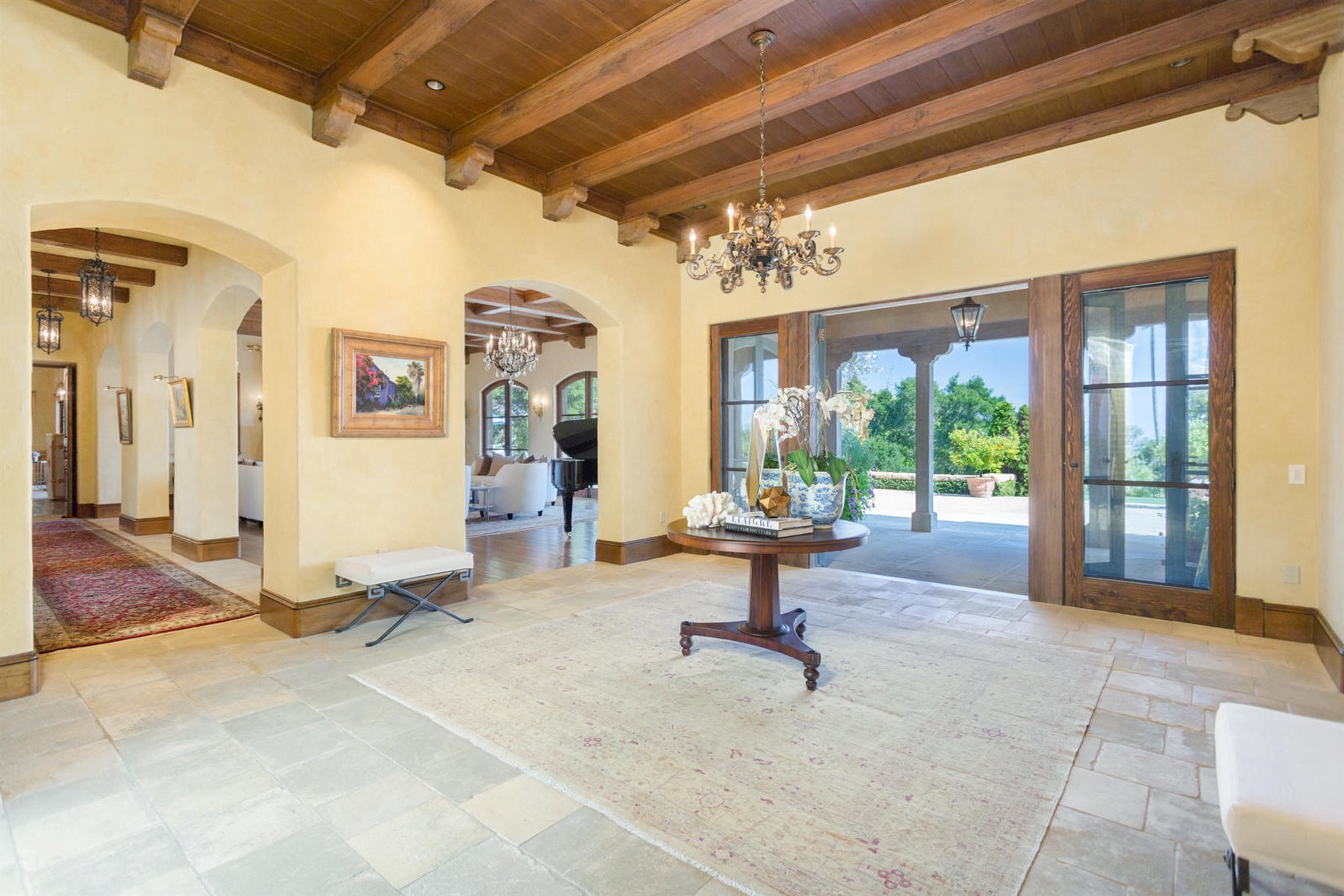 Recibidor  de la casa en Montecito del principe Harry y Meghan Markle