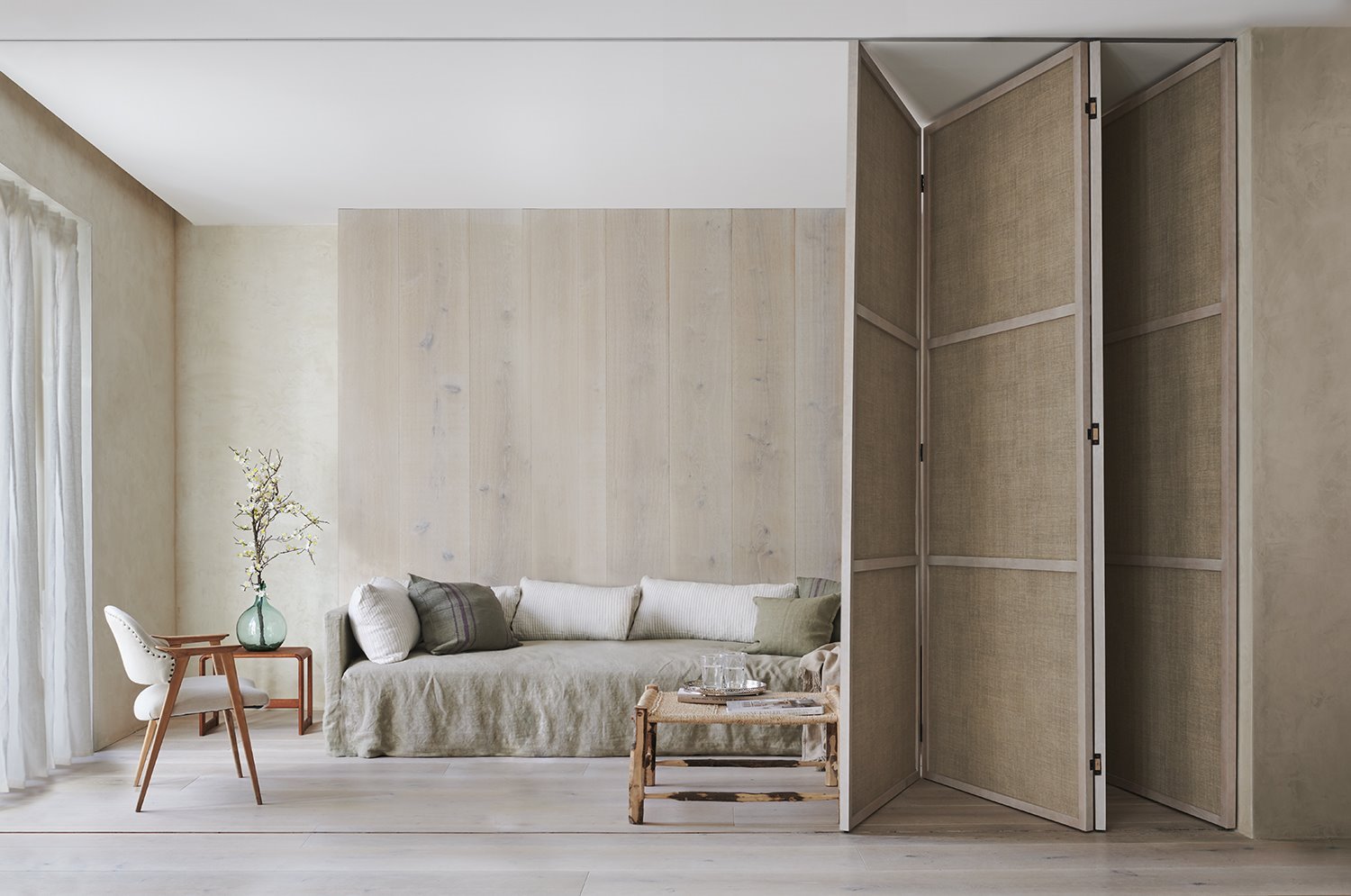 casa-esquinza-sofa-distribucion-panel-madera ef86d256 1500x995